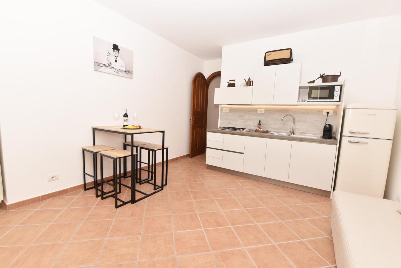 Chez Luke Apartments In Аджерола Екстериор снимка