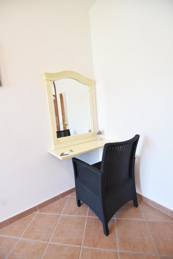 Chez Luke Apartments In Аджерола Екстериор снимка